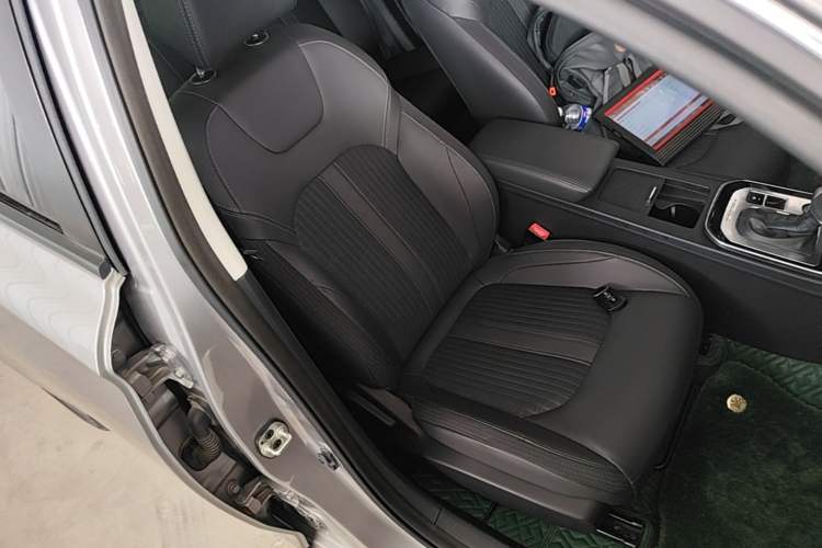 Used Dongfeng Aeolus Yixuan 2020 230T Automatic Advanced Edition Right Front Seat
