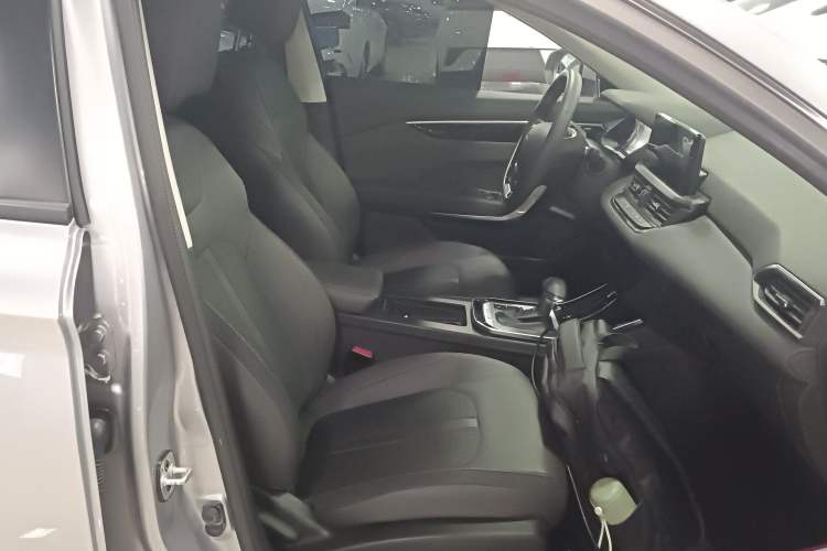 Used Dongfeng Aeolus Yixuan 2020 230T Automatic Dazzle Track Edition Right Front Seat