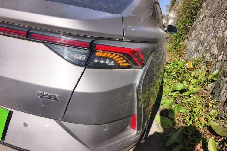 Used Dongfeng Aeolus Yixuan 2020 230T Automatic Dazzle Track Edition Right Rear Taillight
