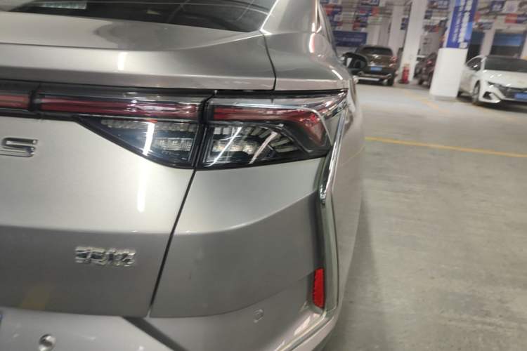 Used Dongfeng Aeolus Yixuan 2020 230T Automatic Cool Edition Right Rear Taillight