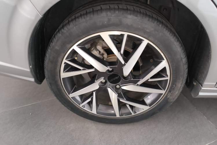 Used Dongfeng Aeolus Yixuan 2020 230T Automatic Dazzle Track Edition Right Rear Wheel Hub