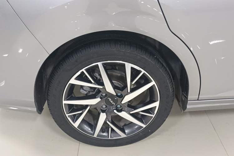Used Dongfeng Aeolus Yixuan 2020 230T Automatic Dazzle Track Edition Right Rear Wheel Hub