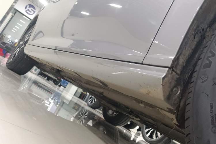 Used Dongfeng Aeolus Yixuan 2020 230T Automatic Dazzle Track Edition Right Side Sill