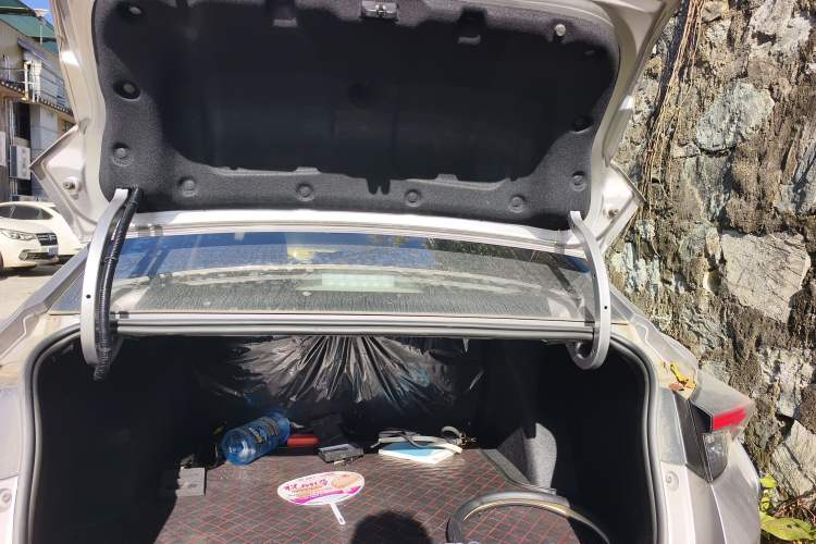 Used Dongfeng Aeolus Yixuan 2020 230T Automatic Dazzle Track Edition Trunk