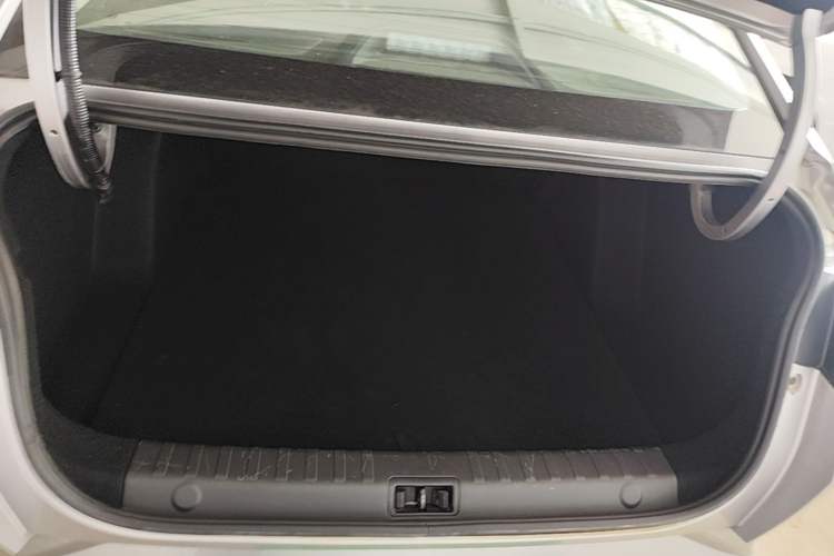 Used Dongfeng Aeolus Yixuan 2020 230T Automatic Advanced Edition Trunk
