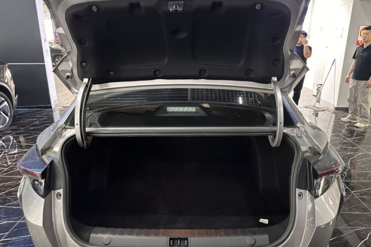 Used Dongfeng Aeolus Yixuan 2020 230T Automatic Cool Edition Trunk