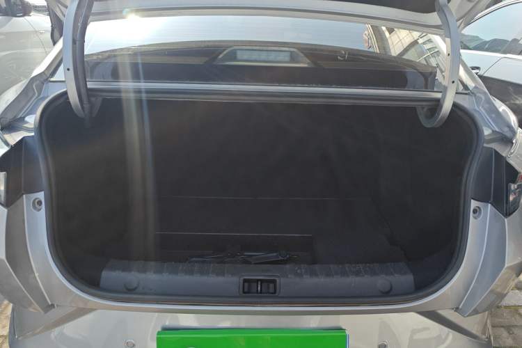Used Dongfeng Aeolus Yixuan 2020 230T Automatic Cool Edition Trunk