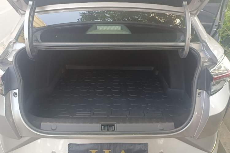 Used Dongfeng Aeolus Yixuan 2020 230T Automatic Advanced Edition Trunk