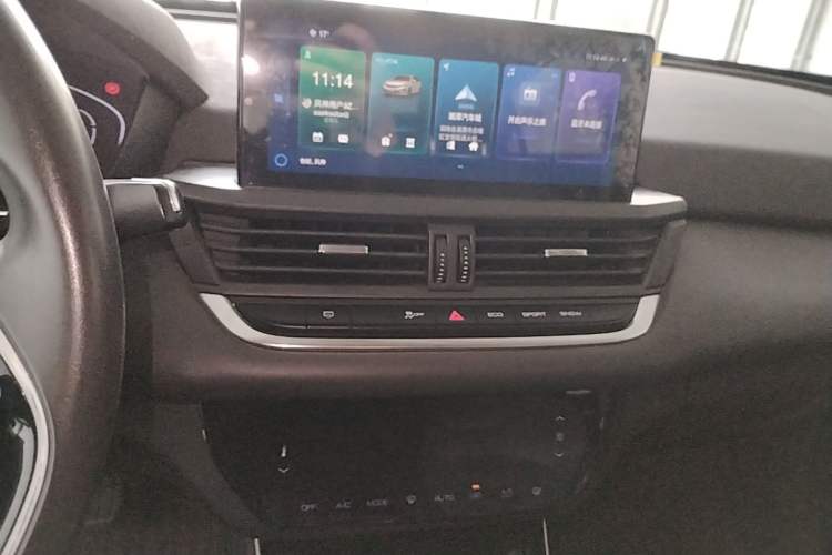 Used Dongfeng Aeolus Yixuan 2020 230T Automatic Advanced Edition Audio And AC Panel