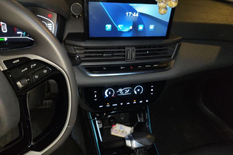 Used Dongfeng Aeolus Yixuan 2020 230T Automatic Dazzle Track Edition Audio And AC Panel