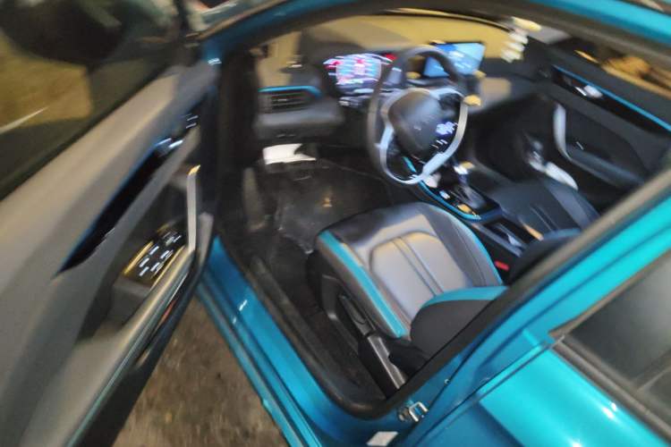 Used Dongfeng Aeolus Yixuan 2020 230T Automatic Dazzle Track Edition Interior 3