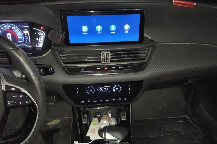 Used Dongfeng Aeolus Yixuan 2020 230T Automatic Cool Stylish Dark Knight Edition Audio And AC Panel