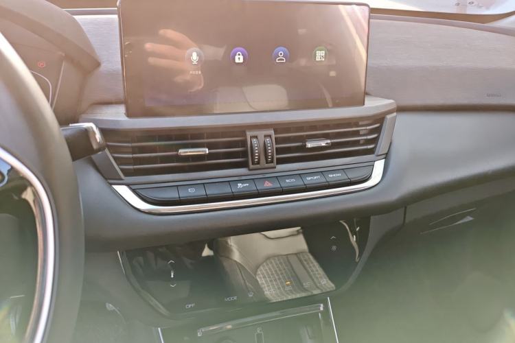 Used Dongfeng Aeolus Yixuan 2020 230T Automatic Advanced Edition Audio And AC Panel