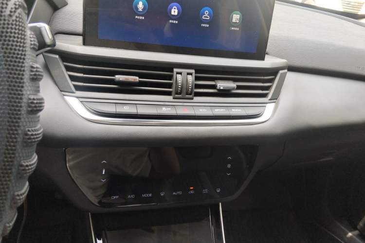 Used Dongfeng Aeolus Yixuan 2020 230T Automatic Cool Edition Audio And AC Panel