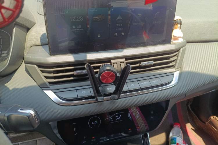 Used Dongfeng Aeolus Yixuan 2020 230T Automatic Dazzle Track Rider Edition Audio And AC Panel