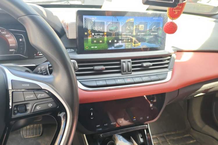 Used Dongfeng Aeolus Yixuan 2020 230T Automatic Dazzle Track Rider Edition Audio And AC Panel