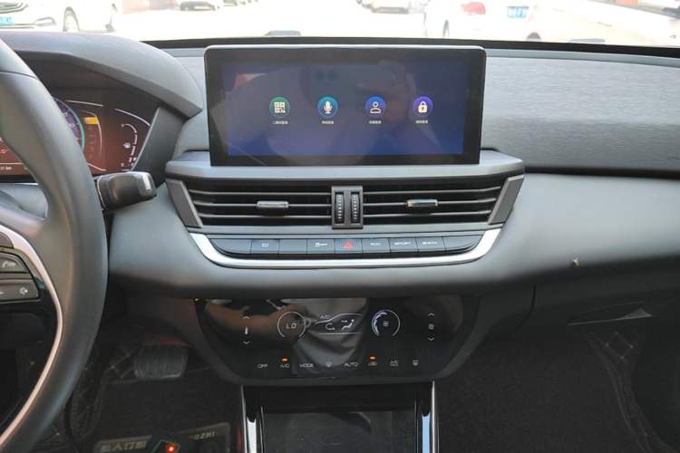 Used Dongfeng Aeolus Yixuan 2020 230T Automatic Advanced Edition Audio And AC Panel