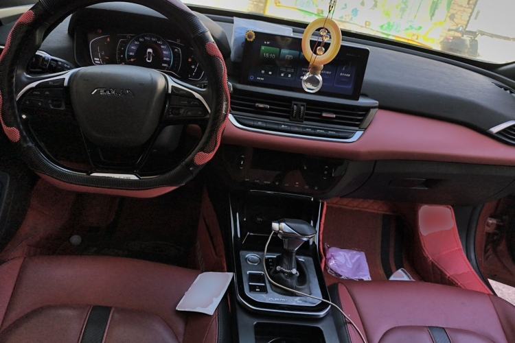 Used Dongfeng Aeolus Yixuan 2020 230T Automatic Dazzle Track Rider Edition Center Console
