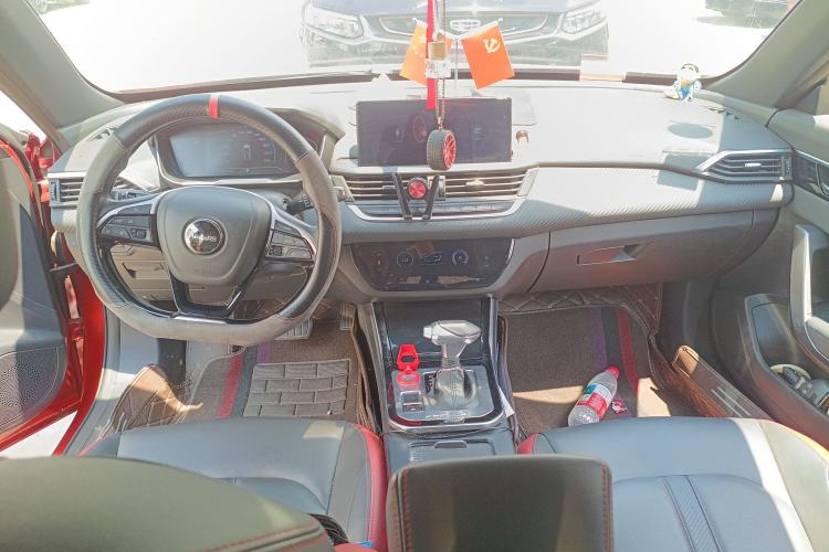 Used Dongfeng Aeolus Yixuan 2020 230T Automatic Dazzle Track Rider Edition Center Console