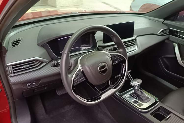 Used Dongfeng Aeolus Yixuan 2020 230T Automatic Glare-Proof Dark Knight Edition Center Console