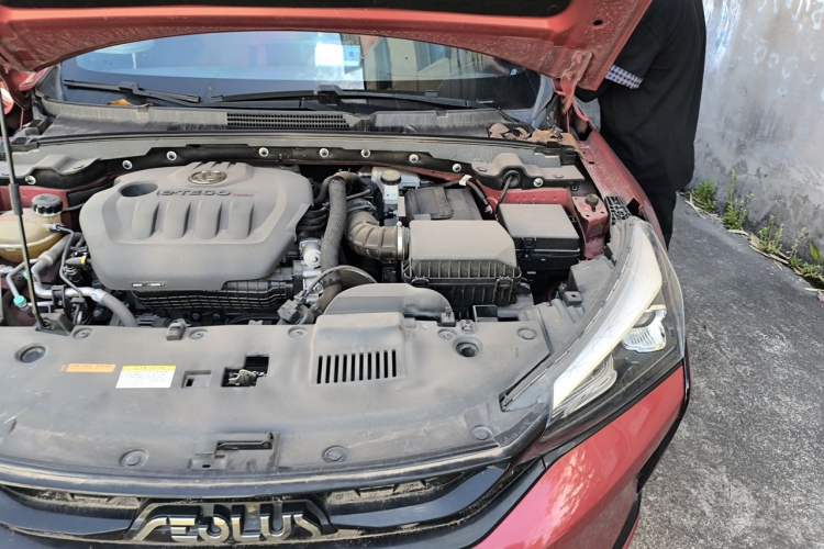 Used Dongfeng Aeolus Yixuan 2020 230T Automatic Dazzle Track Rider Edition Engine Bay Left