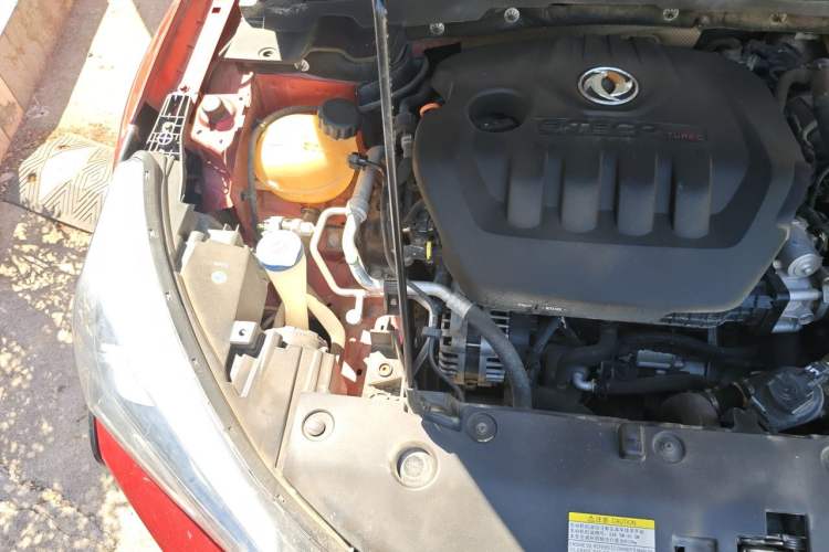 Used Dongfeng Aeolus Yixuan 2020 230T Automatic Dazzle Track Rider Edition Engine Bay Right