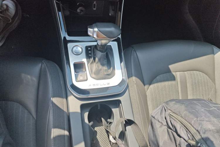 Used Dongfeng Aeolus Yixuan 2020 230T Automatic Advanced Edition Gear Lever