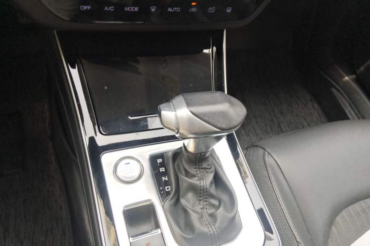 Used Dongfeng Aeolus Yixuan 2020 230T Automatic Cool Edition Gear Lever