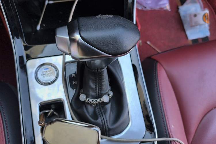 Used Dongfeng Aeolus Yixuan 2020 230T Automatic Dazzle Track Rider Edition Gear Lever