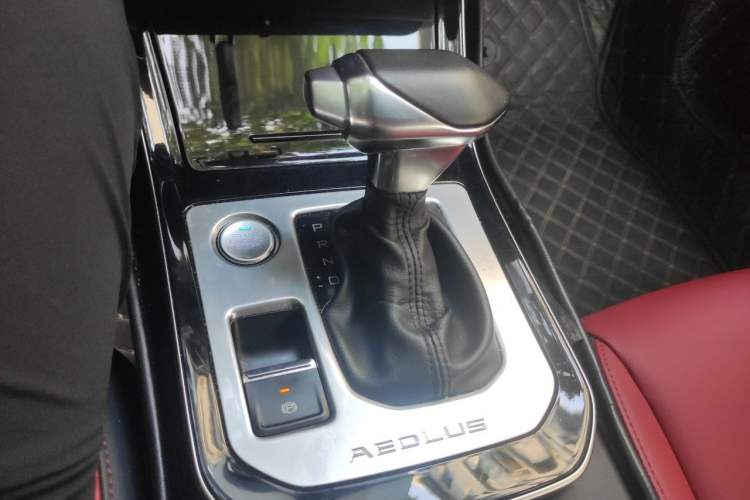 Used Dongfeng Aeolus Yixuan 2020 230T Automatic Cool Track Edition Gear Lever