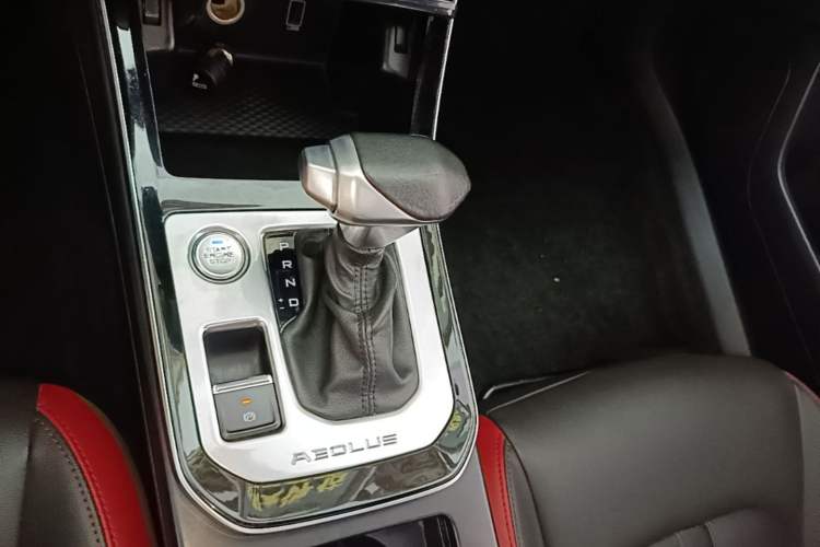 Used Dongfeng Aeolus Yixuan 2020 230T Automatic Glare-Proof Dark Knight Edition Gear Lever