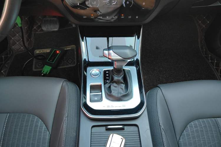 Used Dongfeng Aeolus Yixuan 2020 230T Automatic Advanced Edition Gear Lever