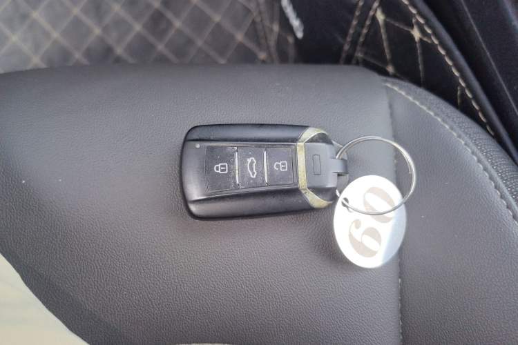 Used Dongfeng Aeolus Yixuan 2020 230T Automatic Advanced Edition Interior 1