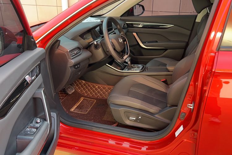 Used Dongfeng Aeolus Yixuan 2020 230T Automatic Advanced Edition Interior 1