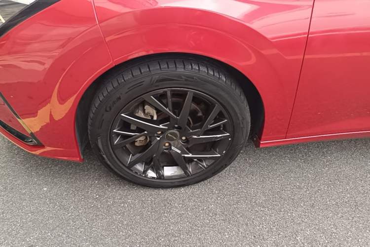 Used Dongfeng Aeolus Yixuan 2020 230T Automatic Glare-Proof Dark Knight Edition Left Front Wheel Hub