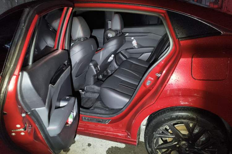 Used Dongfeng Aeolus Yixuan 2020 230T Automatic Cool Stylish Dark Knight Edition Left Rear Seat