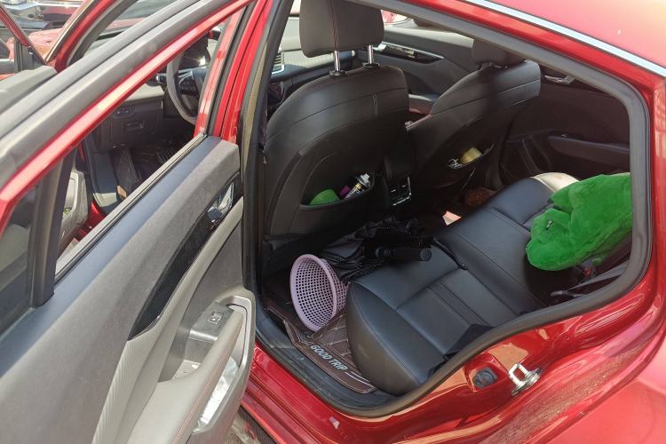 Used Dongfeng Aeolus Yixuan 2020 230T Automatic Dazzle Track Rider Edition Left Rear Seat