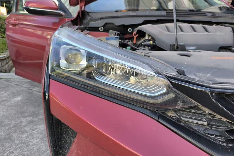 Used Dongfeng Aeolus Yixuan 2020 230T Automatic Dazzle Track Rider Edition Right Front Headlight