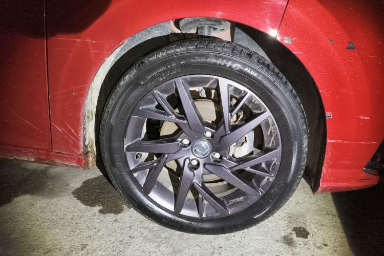Used Dongfeng Aeolus Yixuan 2020 230T Automatic Cool Stylish Dark Knight Edition Right Front Wheel Hub