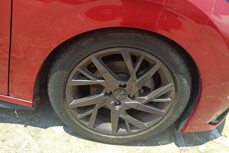 Used Dongfeng Aeolus Yixuan 2020 230T Automatic Dazzle Track Rider Edition Right Front Wheel Hub