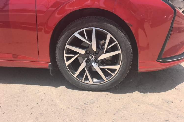 Used Dongfeng Aeolus Yixuan 2020 230T Automatic Cool Edition Right Front Wheel Hub