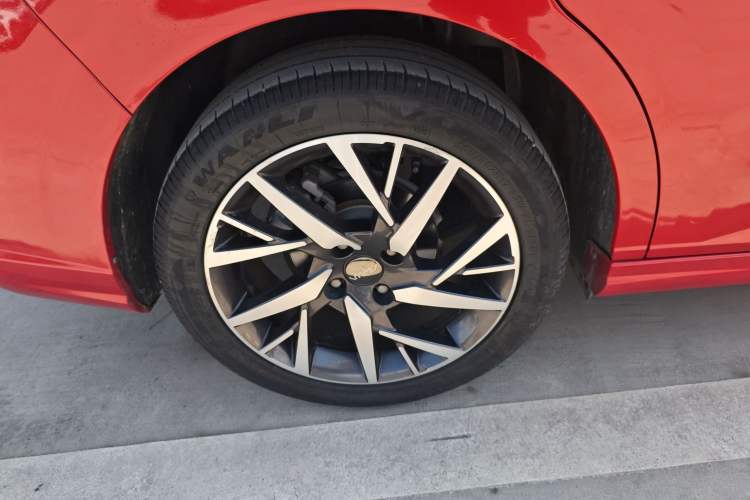 Used Dongfeng Aeolus Yixuan 2020 230T Automatic Advanced Edition Right Rear Wheel Hub