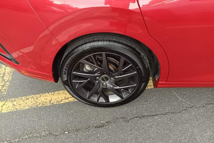 Used Dongfeng Aeolus Yixuan 2020 230T Automatic Glare-Proof Dark Knight Edition Right Rear Wheel Hub