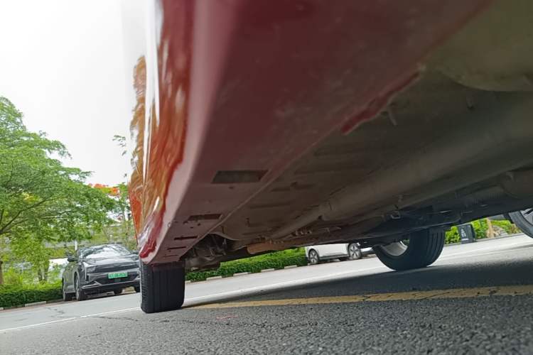 Used Dongfeng Aeolus Yixuan 2020 230T Automatic Glare-Proof Dark Knight Edition Right Side Sill
