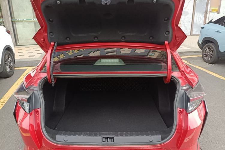 Used Dongfeng Aeolus Yixuan 2020 230T Automatic Glare-Proof Dark Knight Edition Trunk
