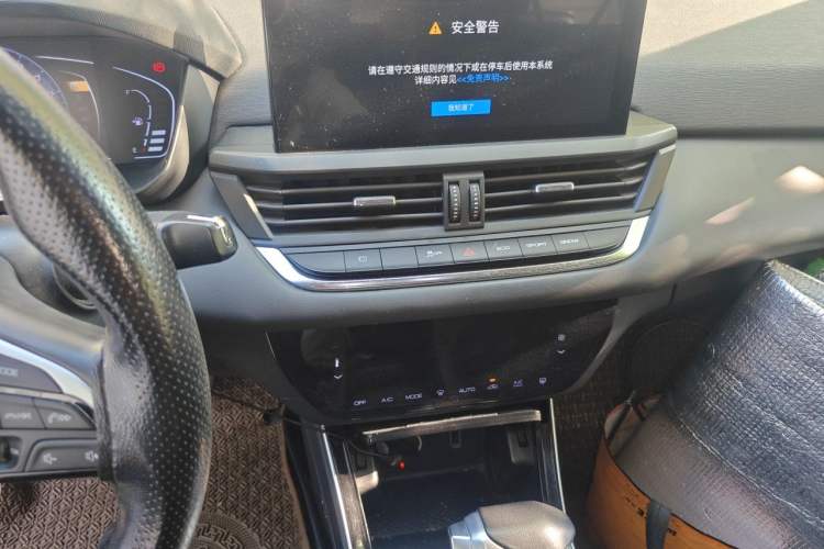 Used Dongfeng Aeolus Yixuan 2020 230T Automatic Advanced Edition Audio And AC Panel