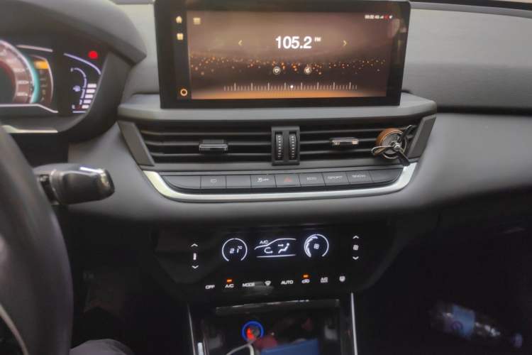 Used Dongfeng Aeolus Yixuan 2020 230T Automatic Advanced Edition Audio And AC Panel