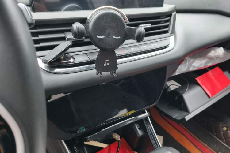 Used Dongfeng Aeolus Yixuan 2020 230T Automatic Advanced Edition Audio And AC Panel