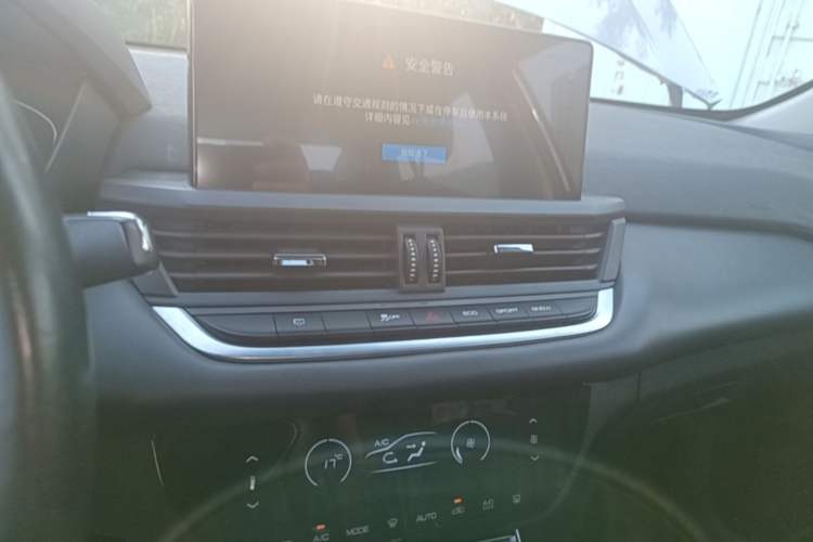 Used Dongfeng Aeolus Yixuan 2020 230T Automatic Cool Edition Audio And AC Panel