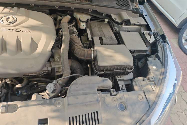Used Dongfeng Aeolus Yixuan 2020 230T Automatic Advanced Edition Engine Bay Left
